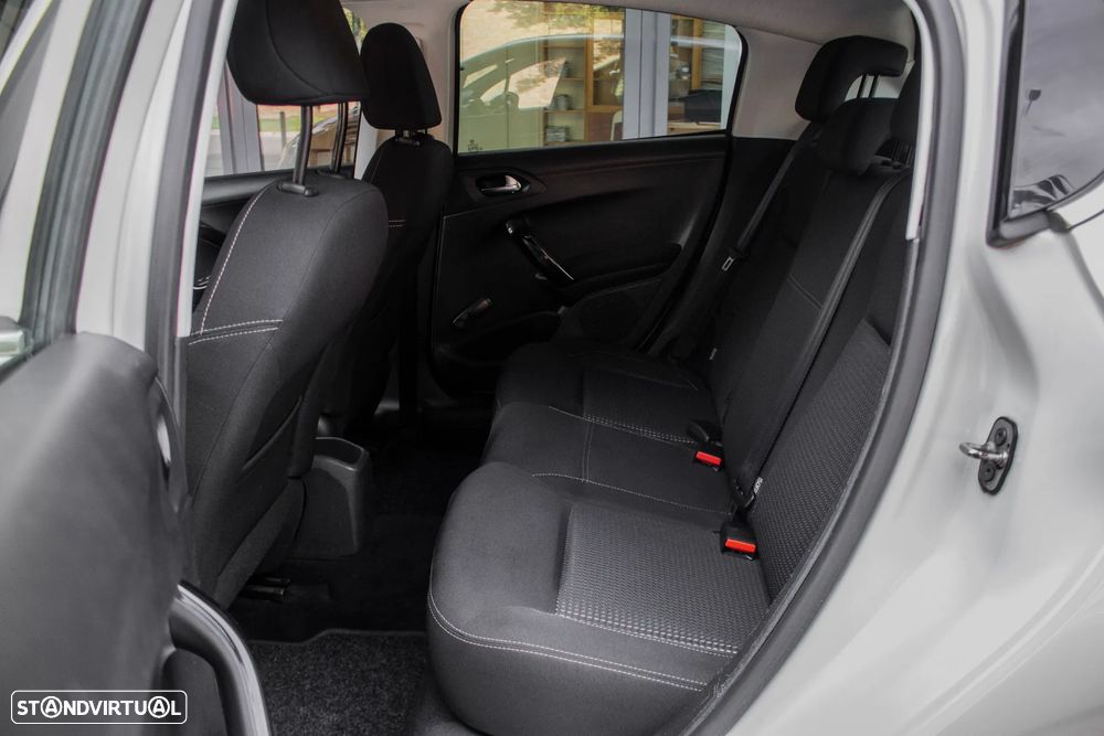 Peugeot 208 PureTech 82 Start & Stop Allure - 26