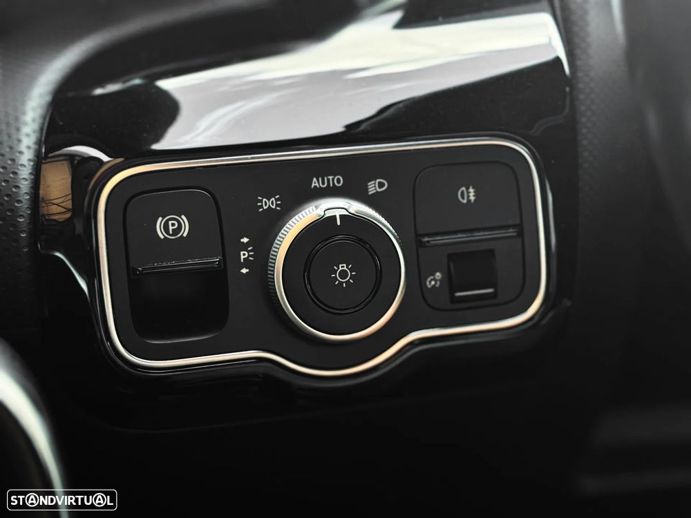 Mercedes-Benz A 250 Limousine e 8G-DCT Progressive - 23