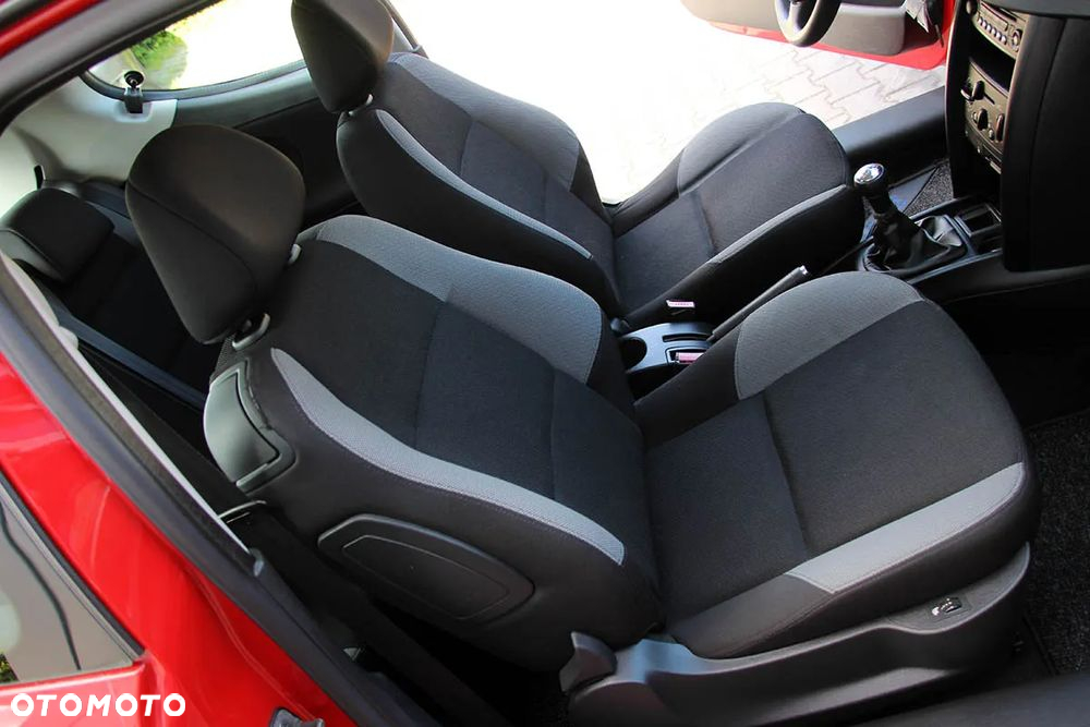 Peugeot 207 1.4 16V Trendy - 25