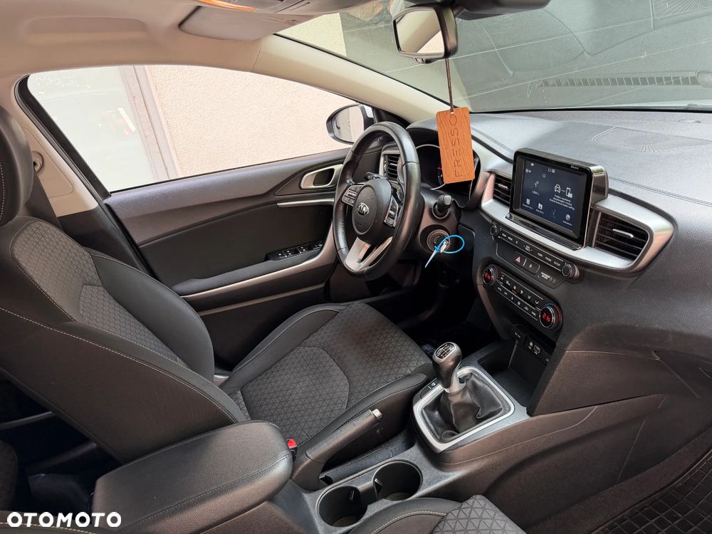 Kia Ceed 1.4 L - 9