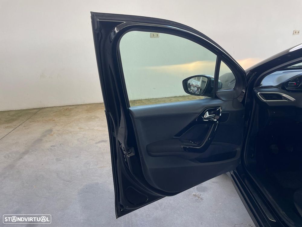 Peugeot 208 1.2 PureTech Style - 15