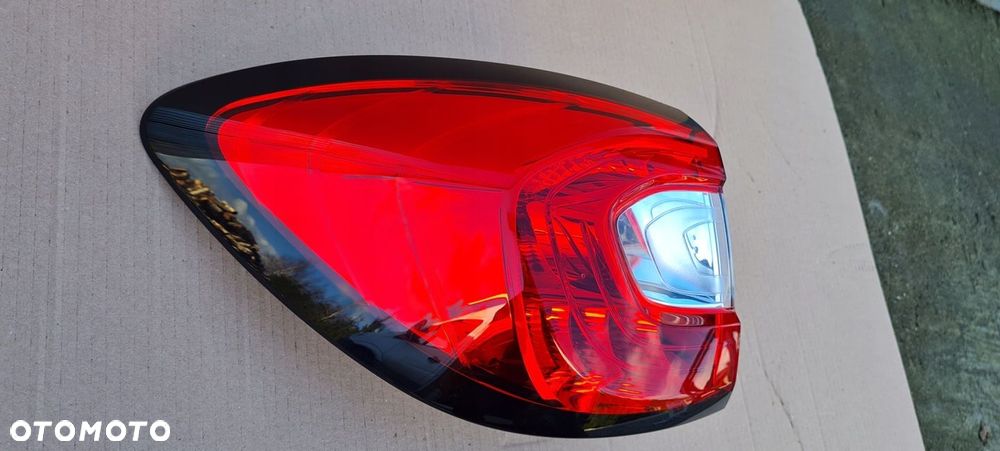 LAMPA RENAULT CAPTUR LEWA TYŁ - 2