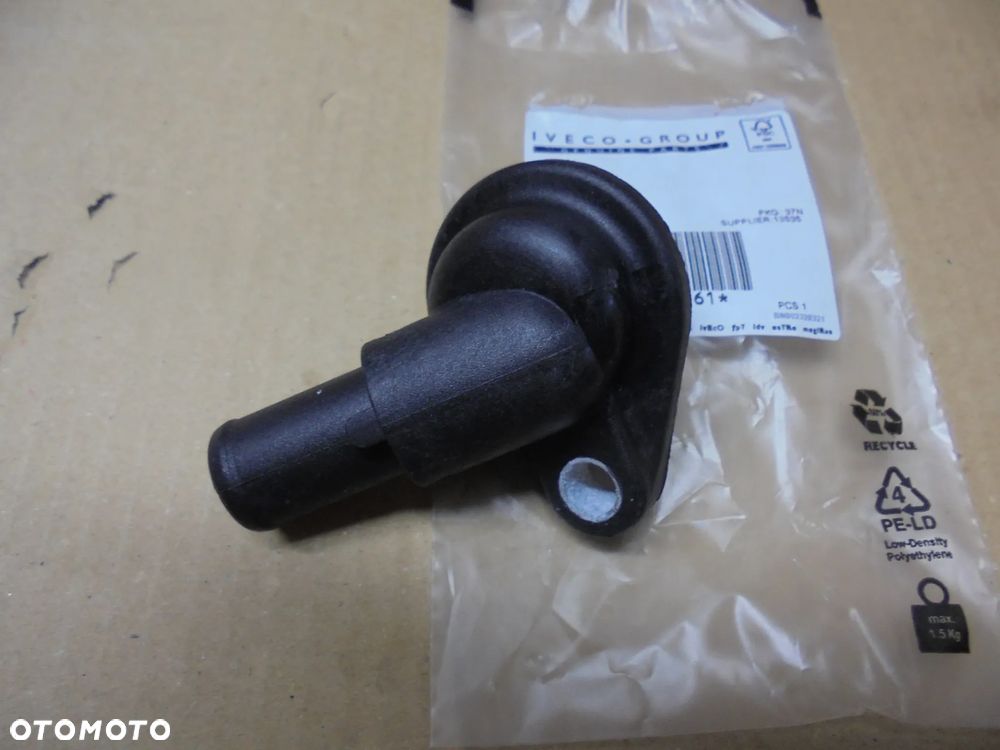 Iveco / DUCATO 504377461 rura chłodzenia króciec WODY 2.3