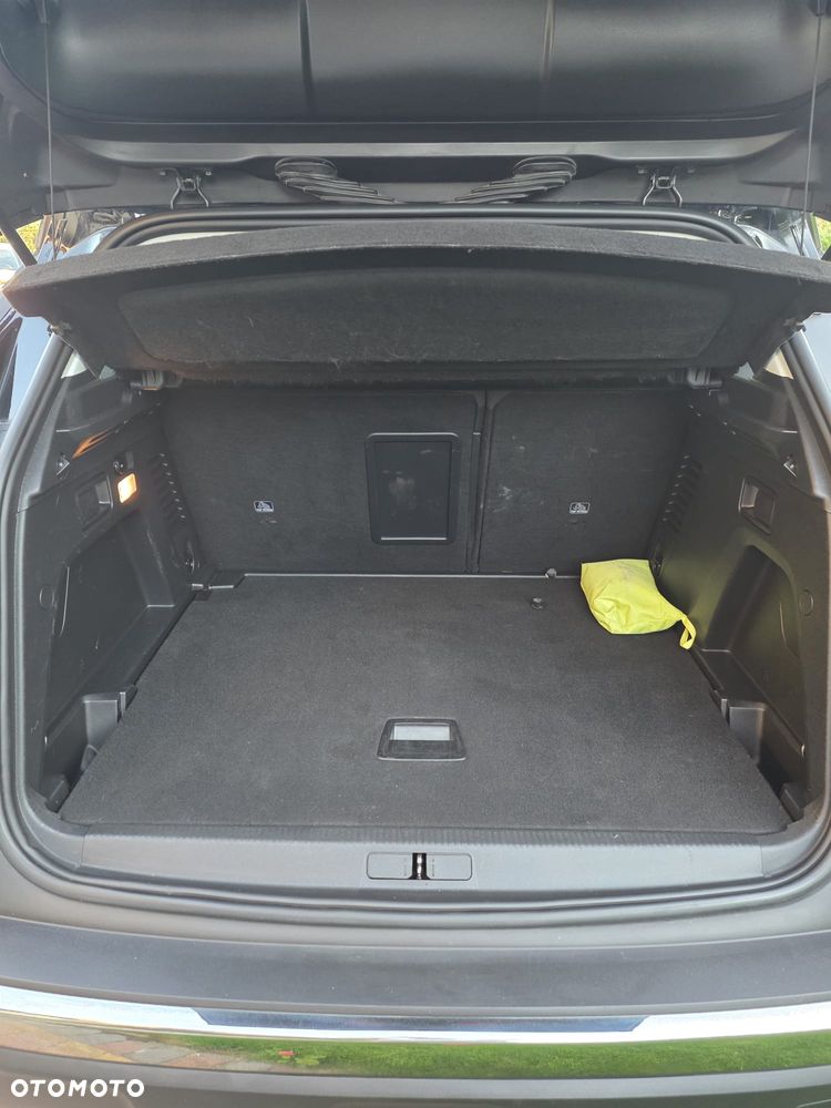 Peugeot 3008 1.2 PureTech Active S&S EAT8 - 12