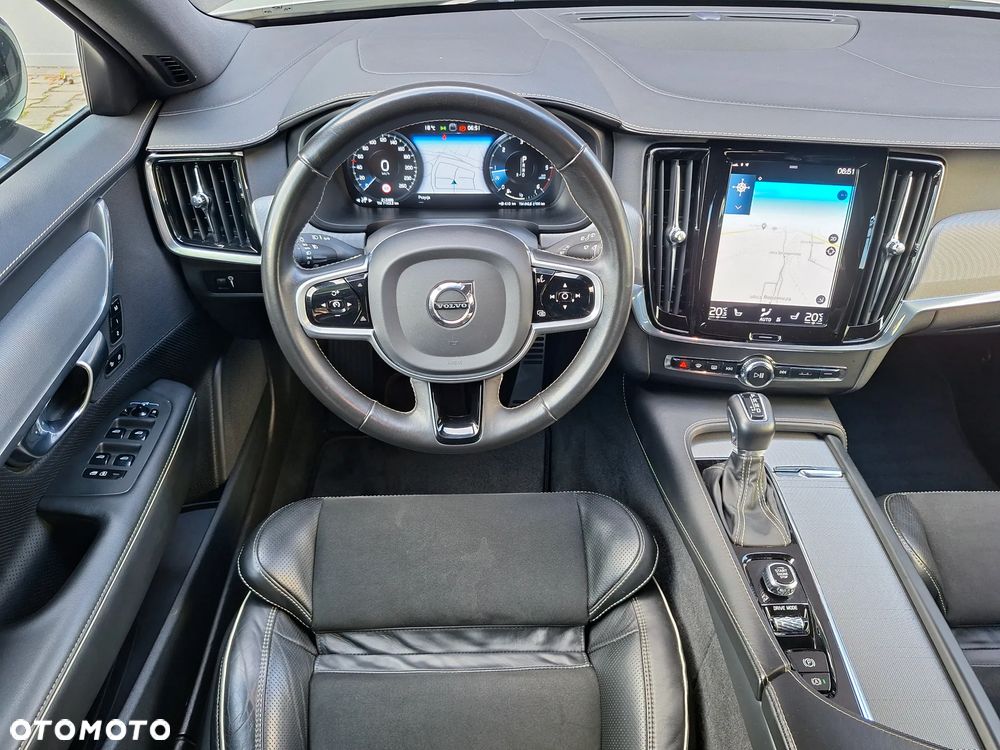 Volvo V90 D4 R-Design - 28