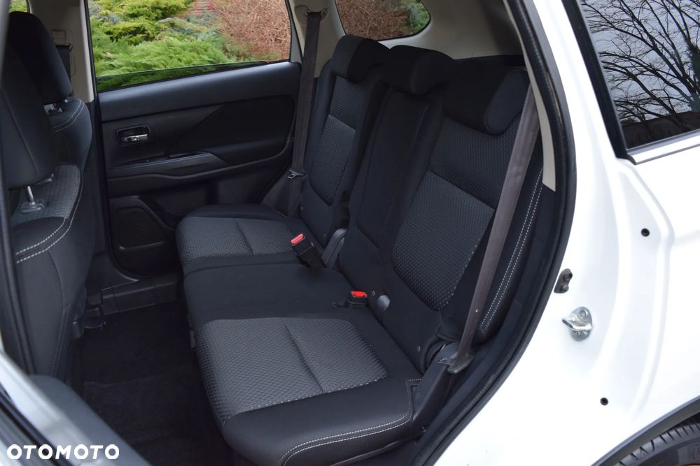 Mitsubishi Outlander 2.2 DI-D 4WD Plus - 14