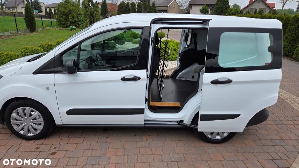 Ford Tourneo Courier - 12