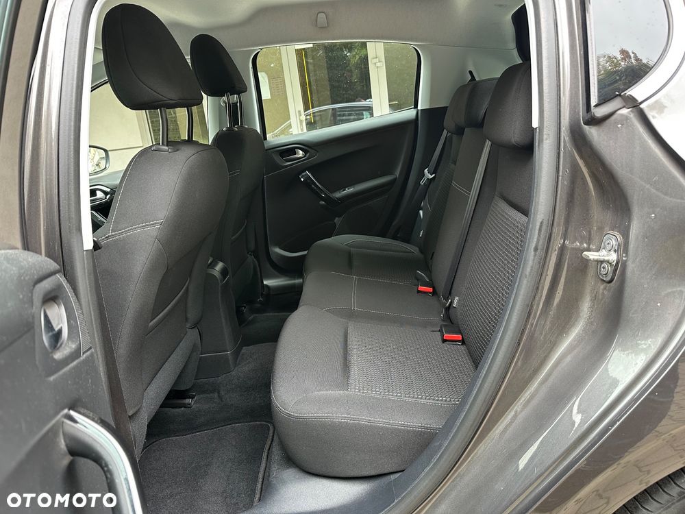 Peugeot 208 - 18