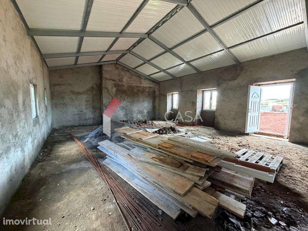 Moradia T2 em Santa Cruz com 3 artigos - Oportunidade de investimento! - Grande imagem: 5/8