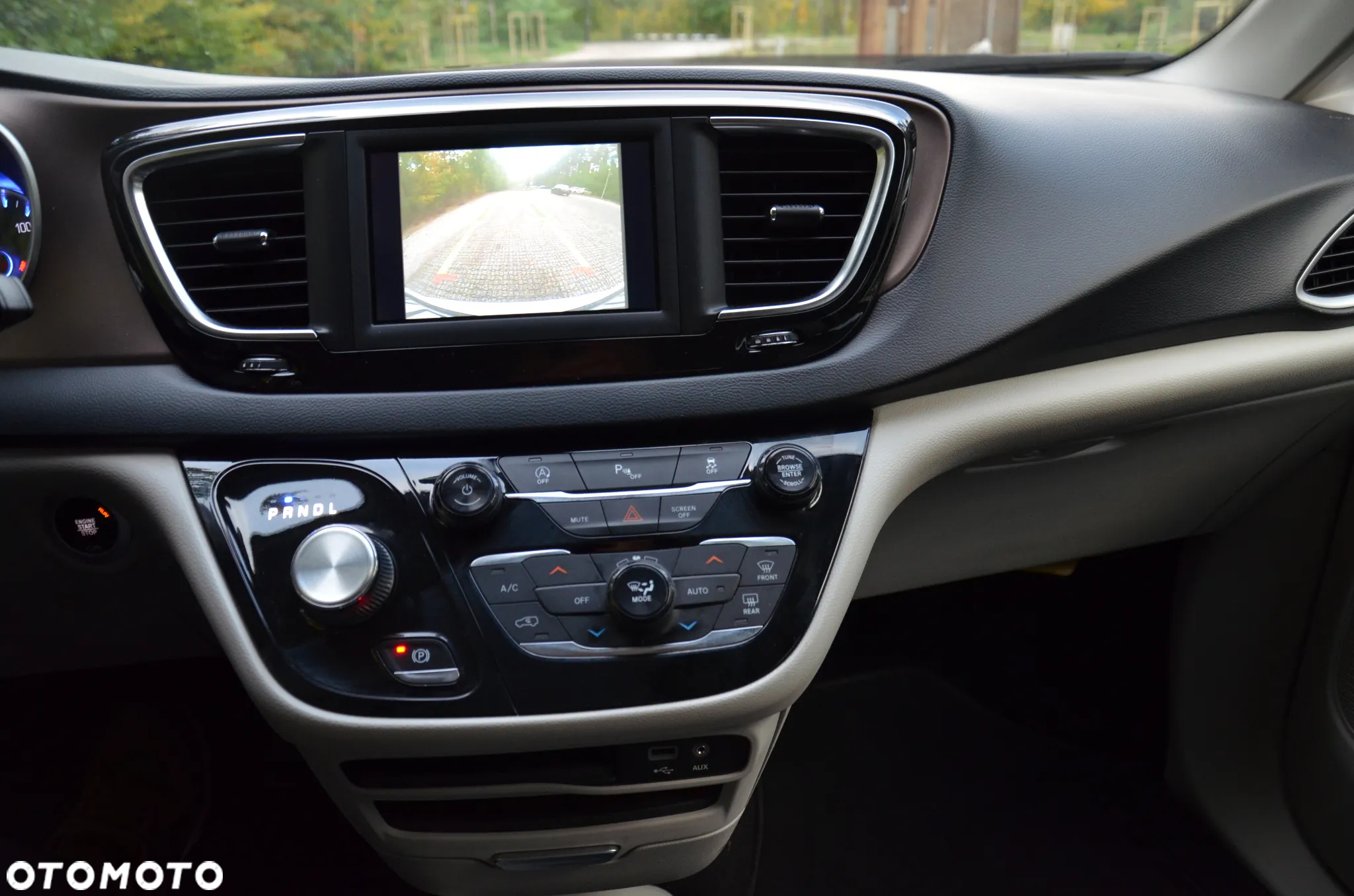 Chrysler Pacifica - 18