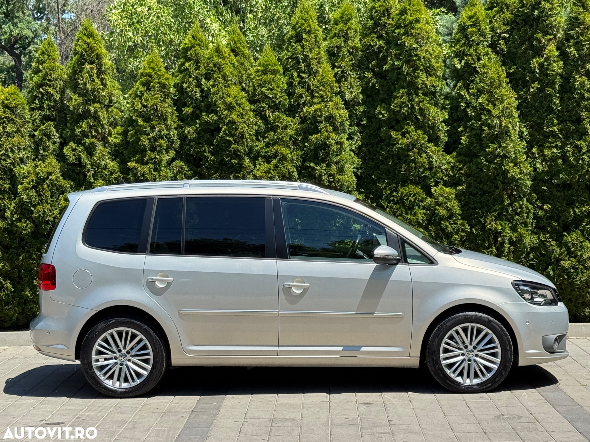 Volkswagen Touran 2.0 TDI DPF Highline DSG - 11