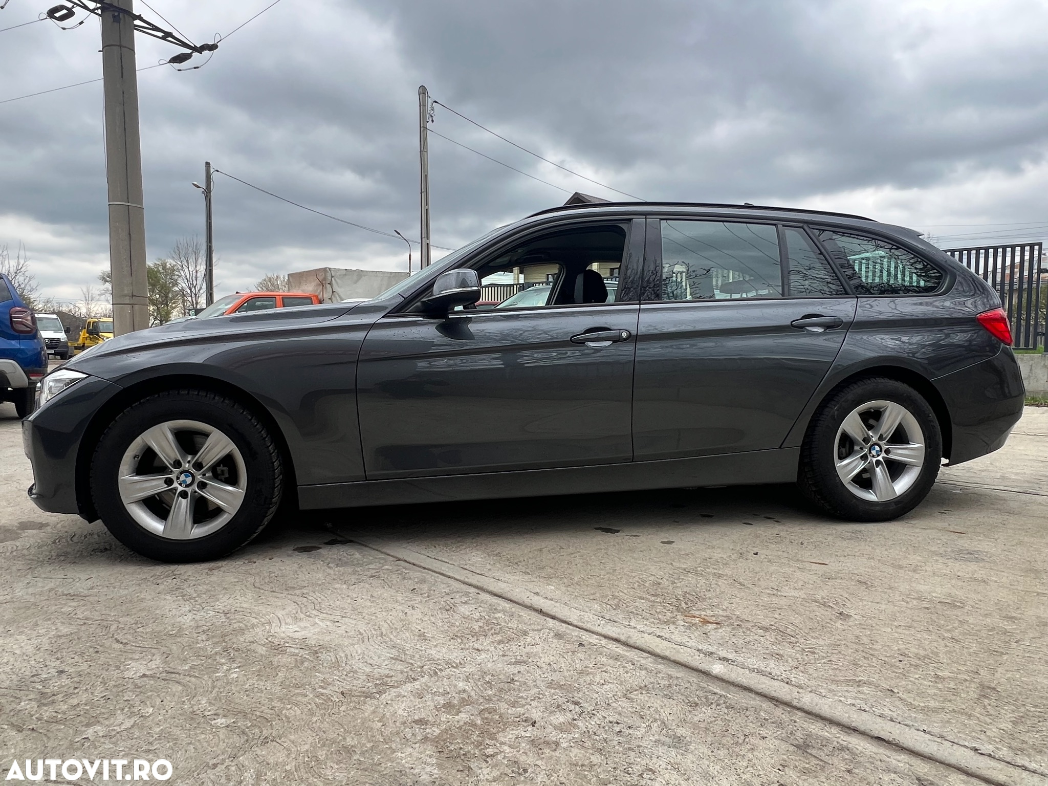 BMW Seria 3 320d Touring xDrive Aut. - 33