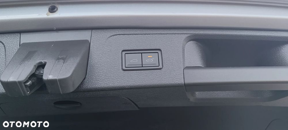 Volkswagen Passat Variant 2.0 TDI SCR DSG Elegance - 16