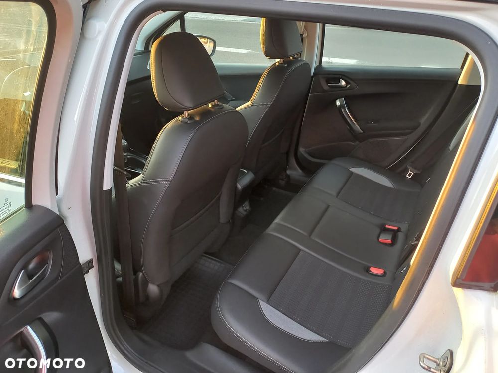 Peugeot 2008 1.2 Pure Tech Allure S&S EAT6 - 27