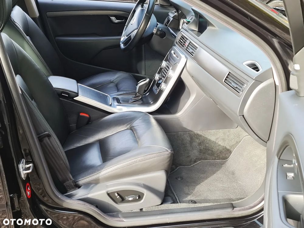 Volvo XC 70 D5 AWD Geartronic Summum - 4