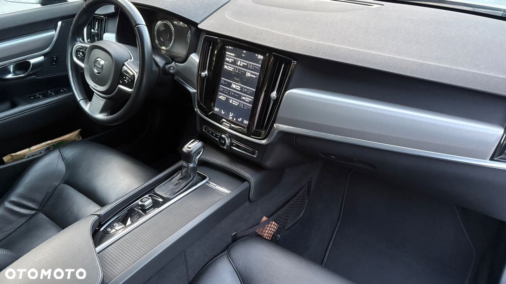 Volvo V90 D4 AWD Momentum - 26