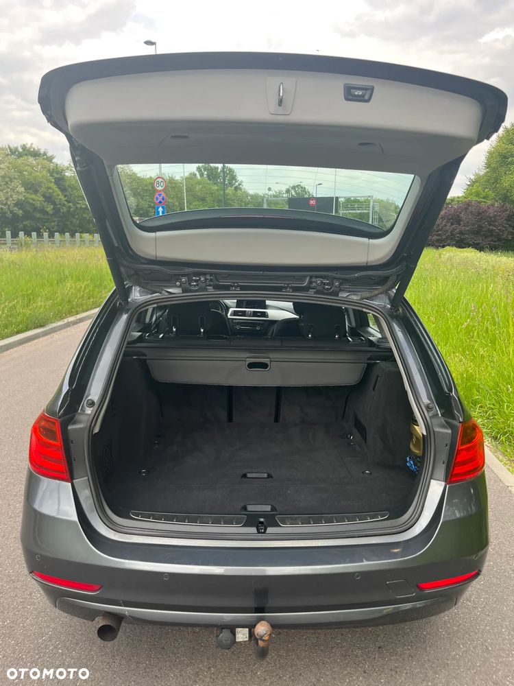 BMW Seria 3 320i Touring xDrive - 9