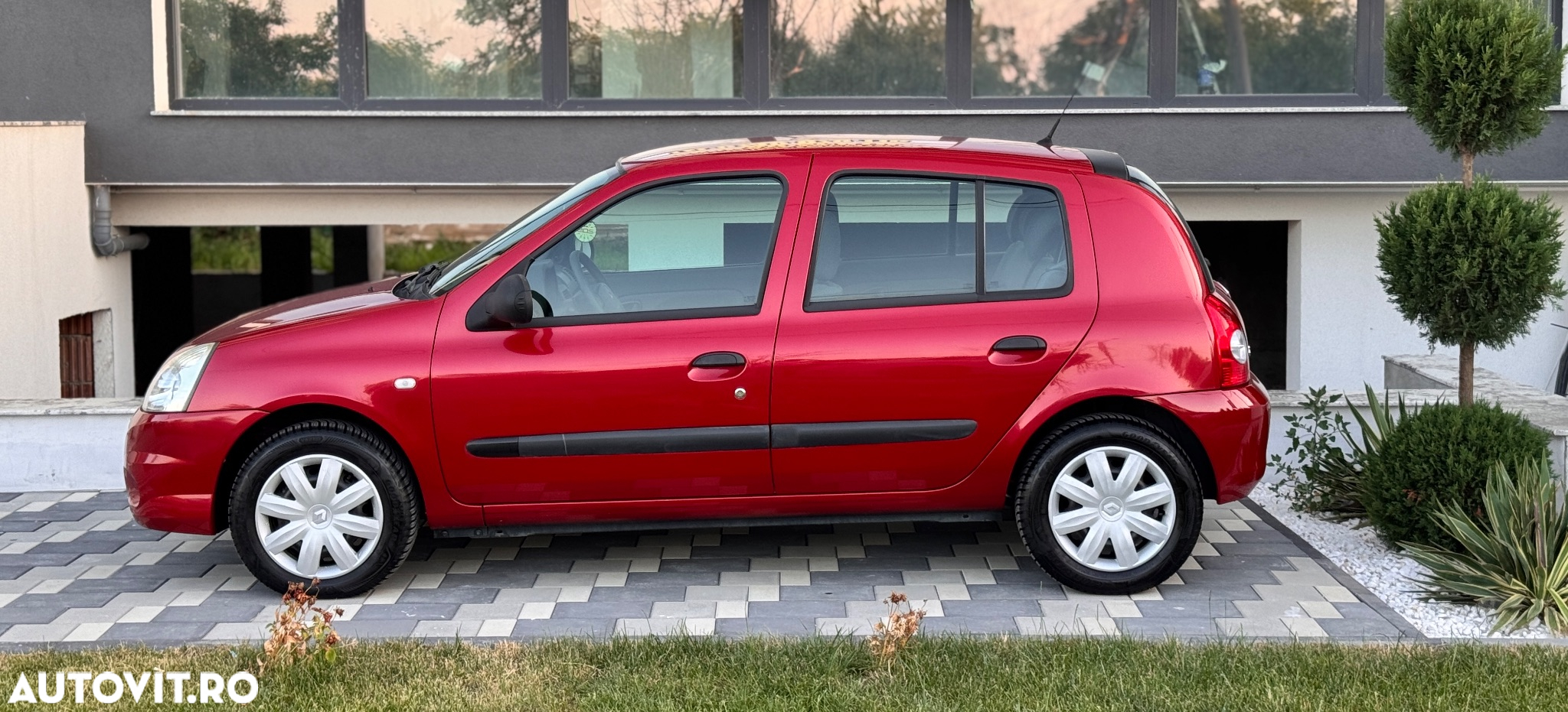 Renault Clio III 1.2 16V Authentique - 5