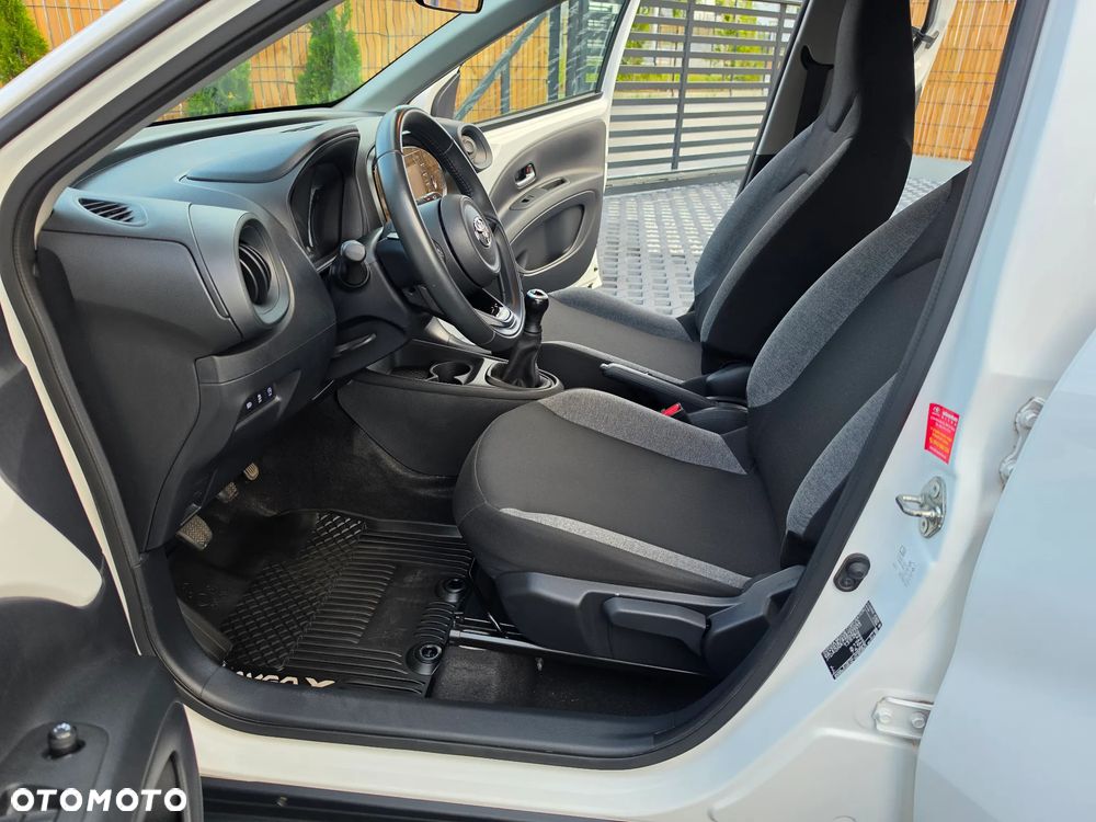 Toyota Aygo X Black&White - 18