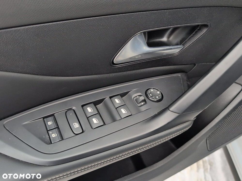 Peugeot 408 1.6 Plug-In Hybrid 225 Allure EAT8 - 12