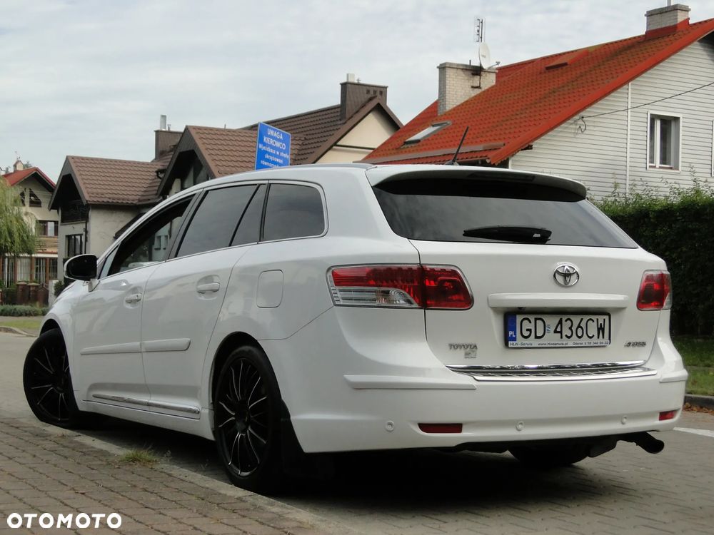 Toyota Avensis 2011 photo 4