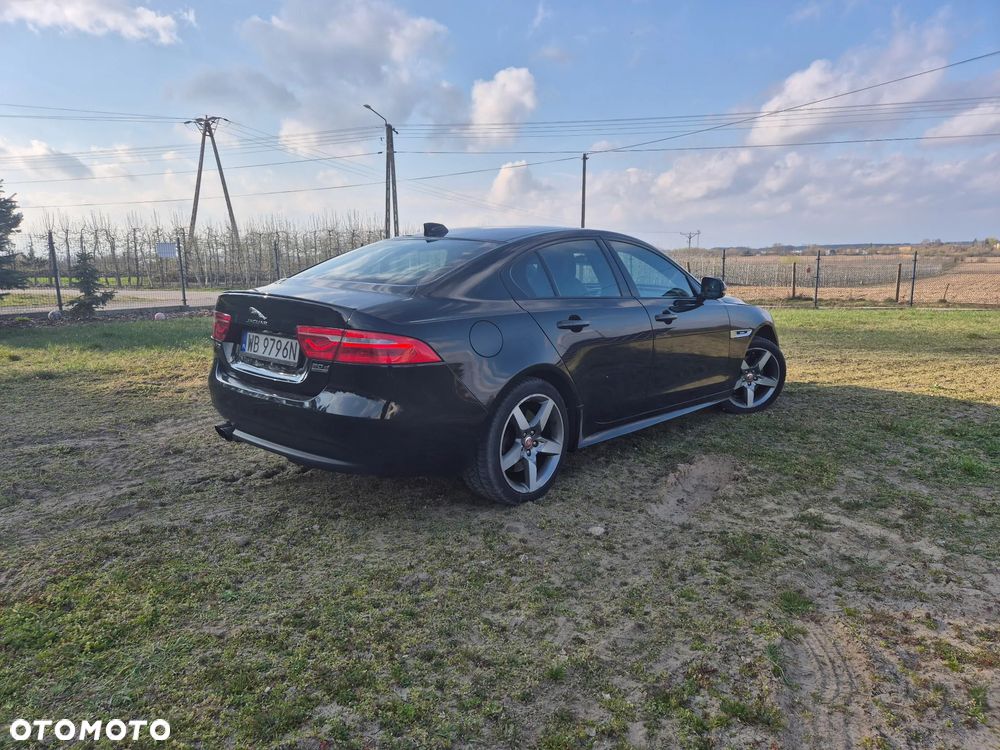 Jaguar XE 2.0 D AWD R-Sport - 4