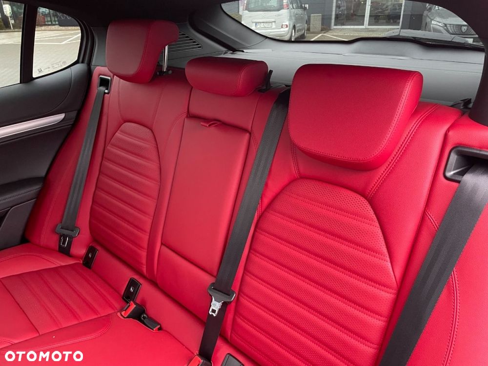 Alfa Romeo Stelvio - 12