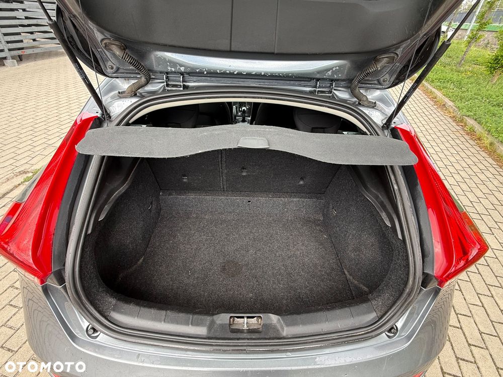 Volvo V40 D4 Momentum - 19