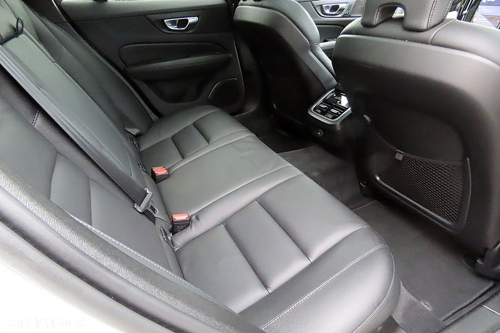 Volvo V60 Cross Country B4 D AWD Geartronic - 28