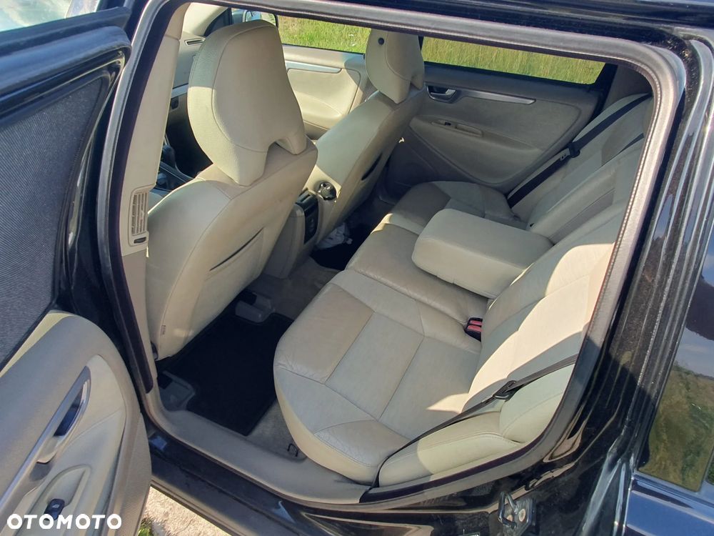 Volvo V70 2.4D5 - 18