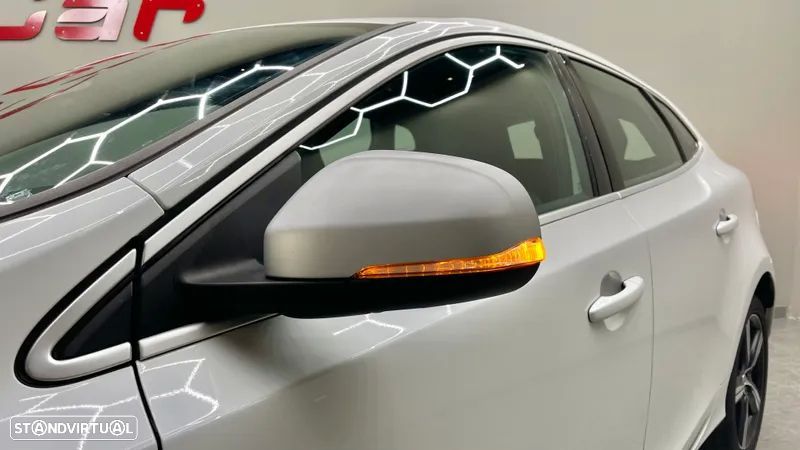 Volvo V40 2.0 D2 R-Design - 12