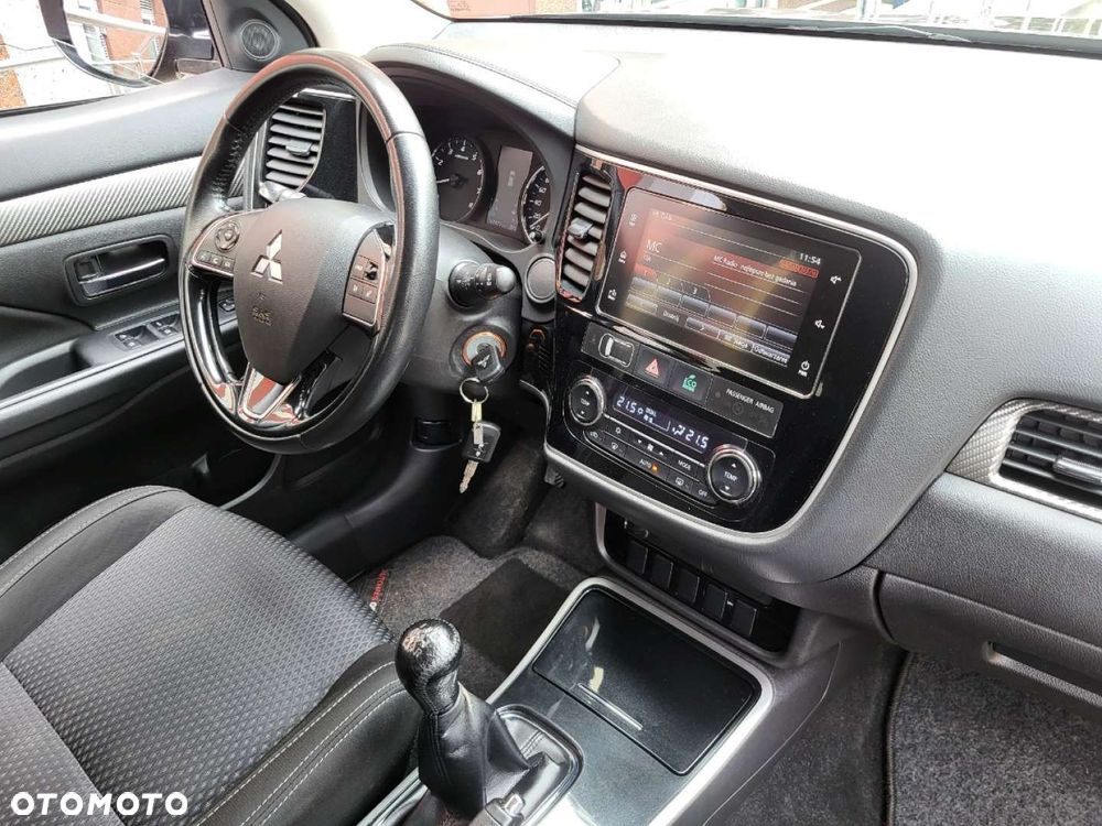 Mitsubishi Outlander - 12