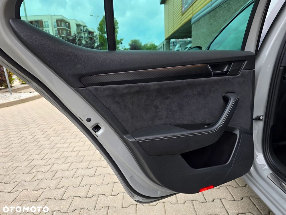 Skoda Superb 2.0 TDI SCR 4x4 Sportline DSG - 15