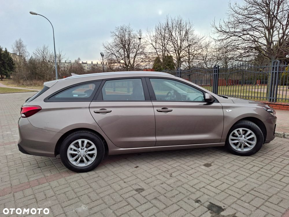 Hyundai i30 1.5 DPI Classic + - 8