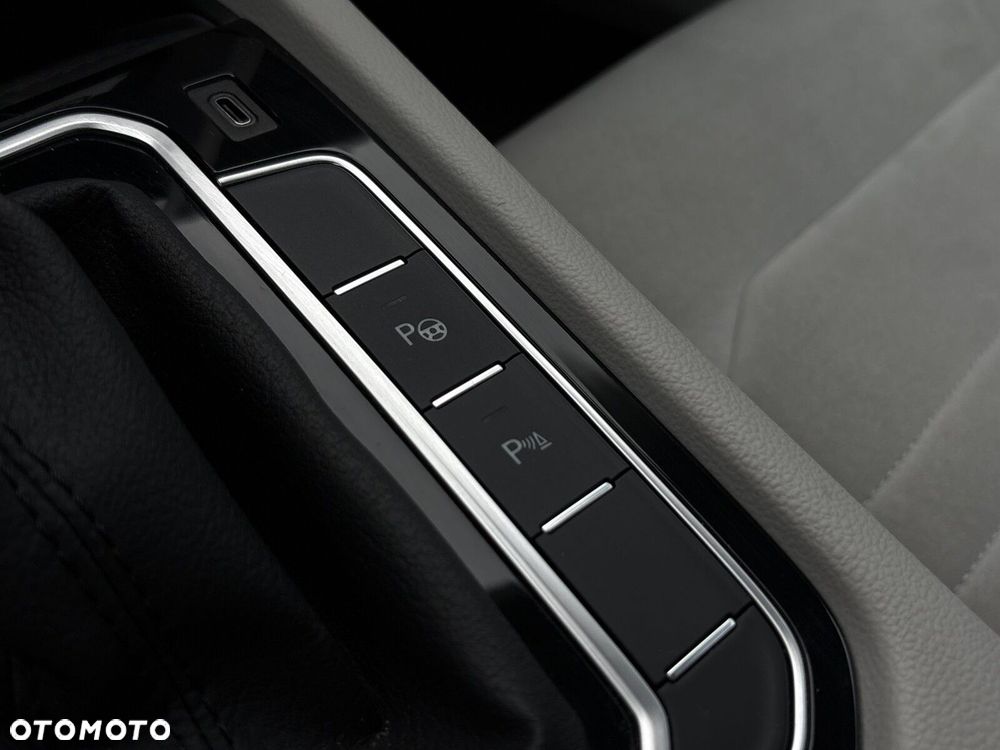 Volkswagen Passat 2.0 TDI Elegance DSG - 35