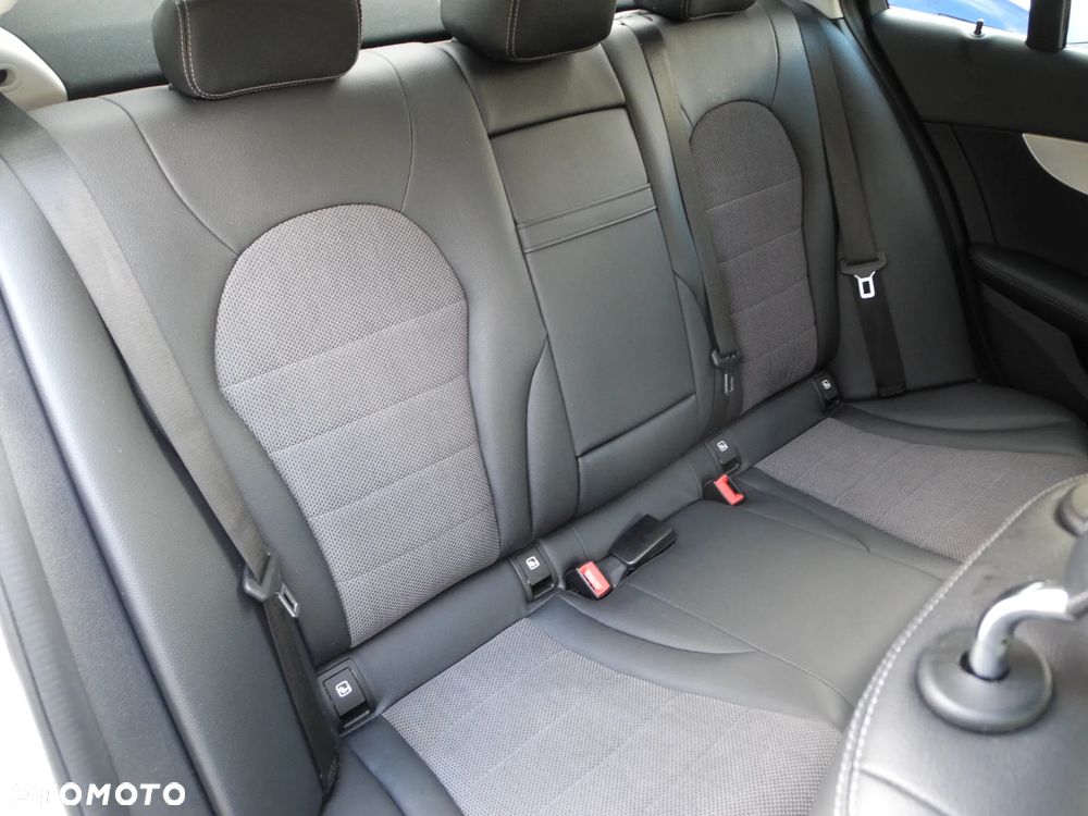 Mercedes-Benz Klasa C 220 d 4MATIC 9G-TRONIC - 20