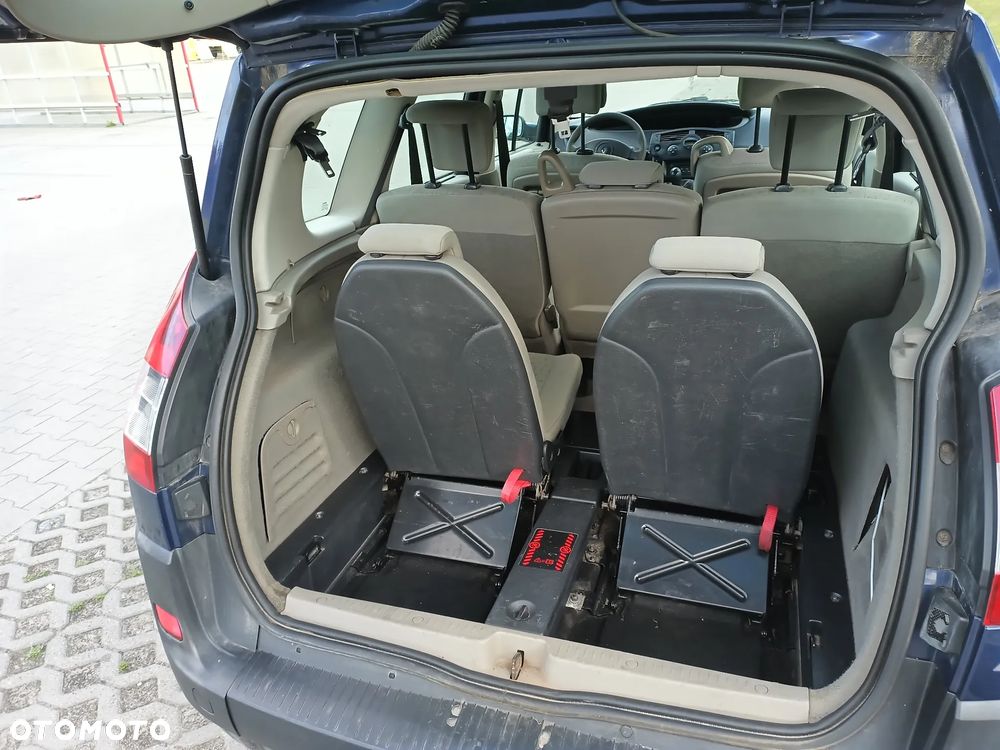 Renault Grand Scenic - 16