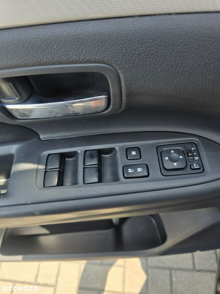 Mitsubishi Outlander - 16