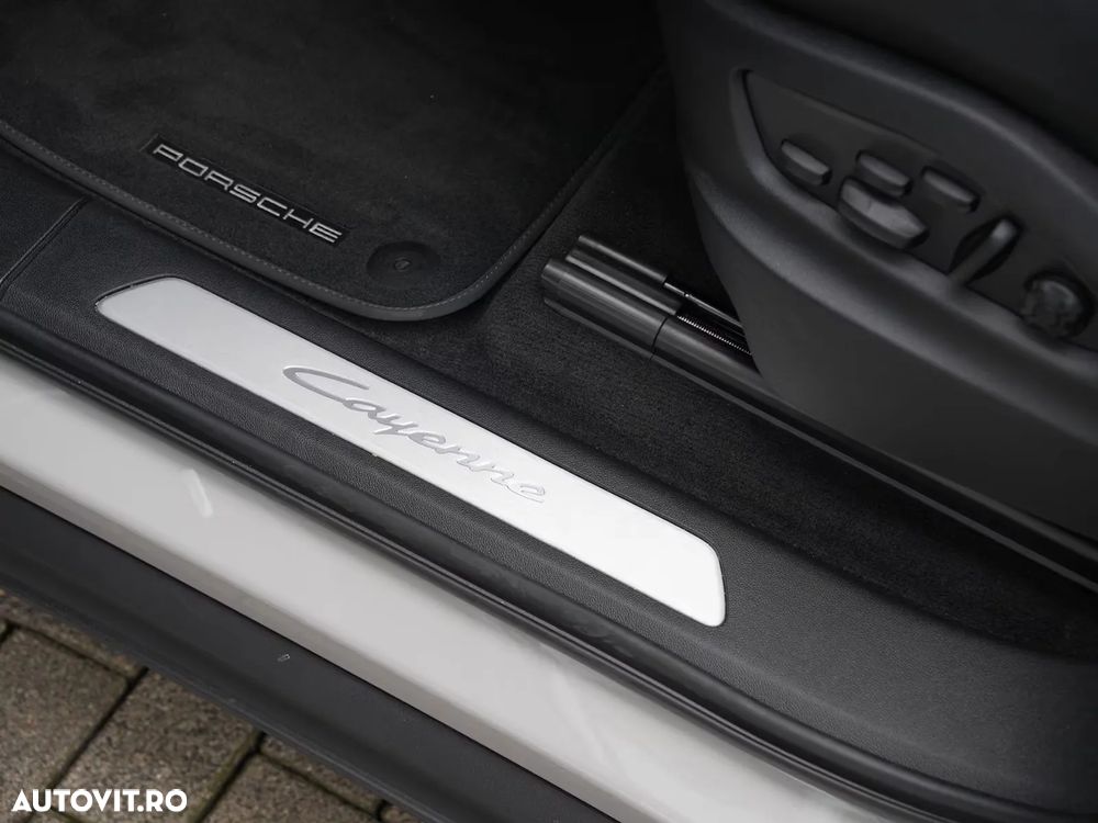 Porsche Cayenne Coupe E-Hybrid - 29