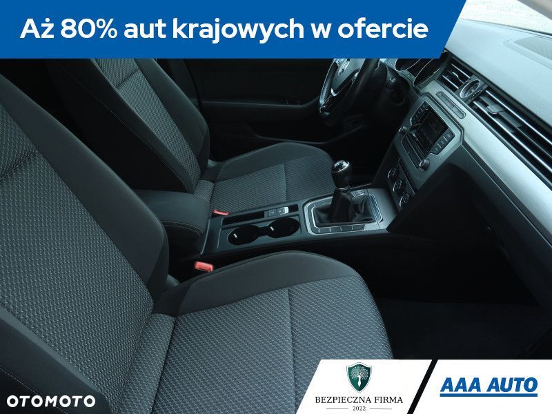 Volkswagen Passat - 10