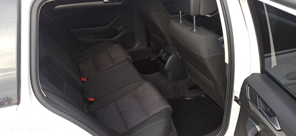 Volkswagen Passat - 16