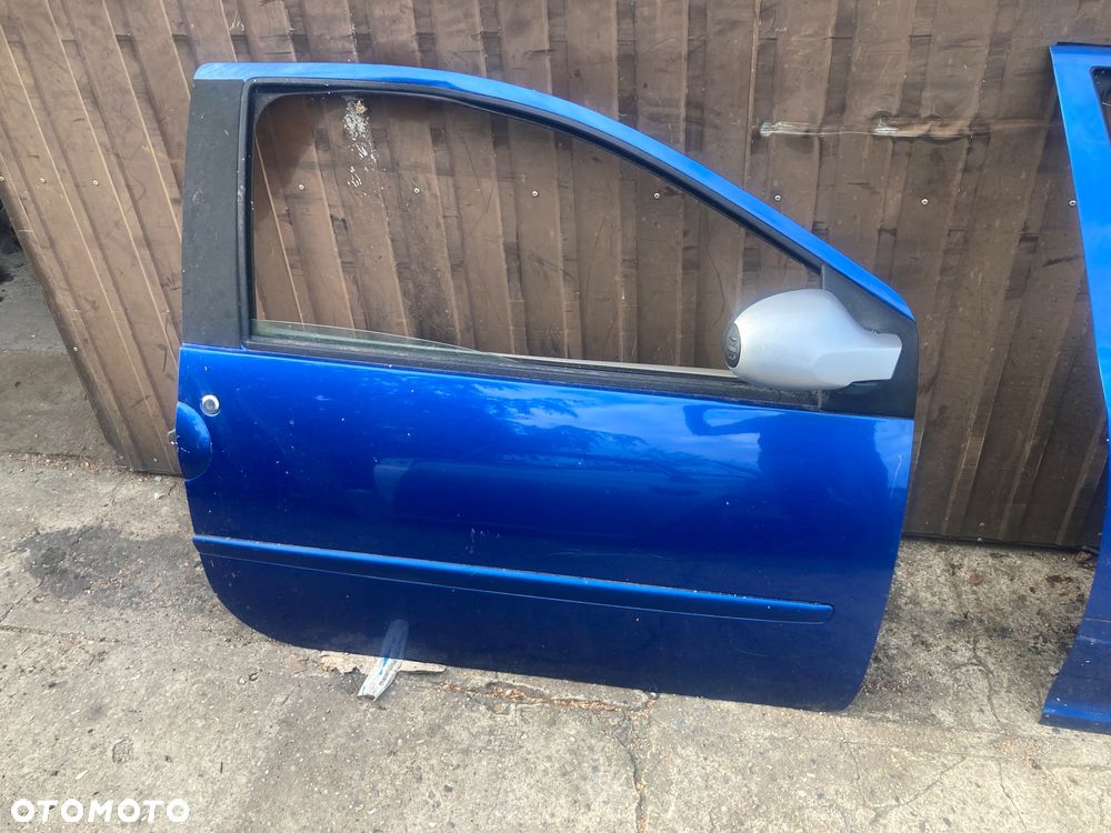 RENAULT TWINGO II DRZWI PRAWE PRZÓD PRZEDNIE