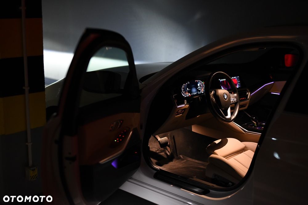 BMW Seria 3 330i Sport Line sport - 33