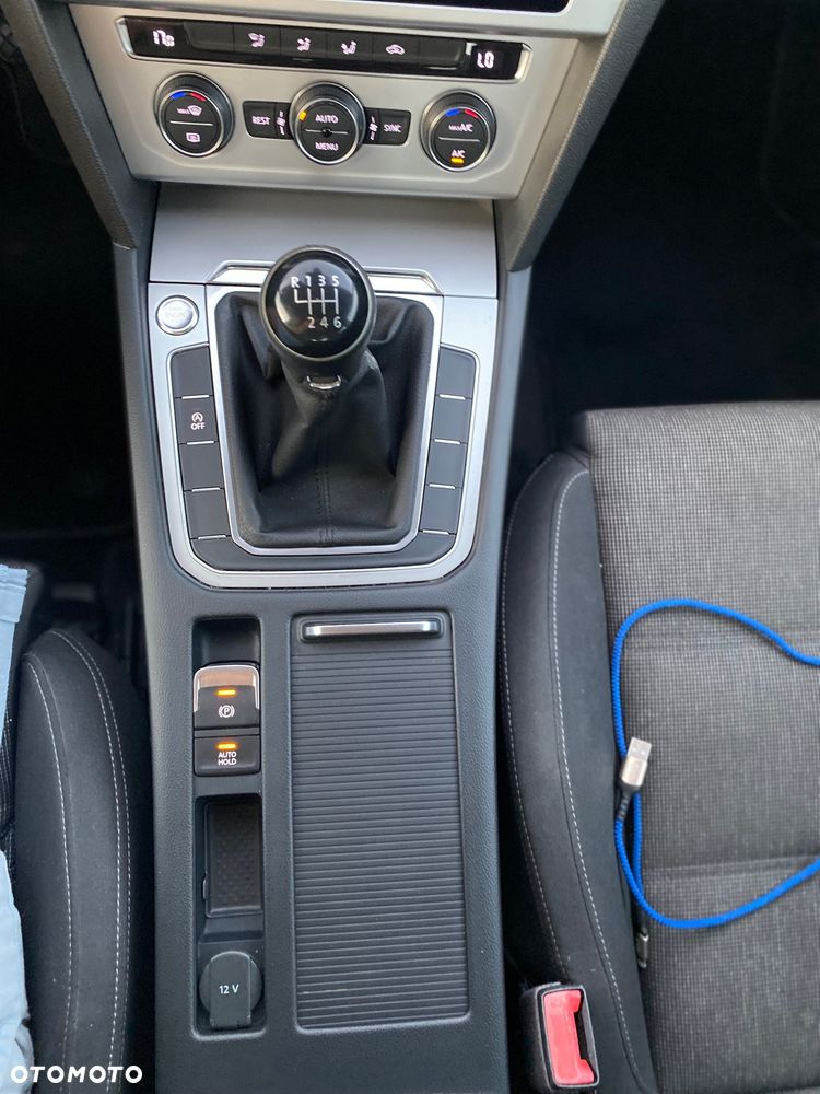 Volkswagen Passat - 17