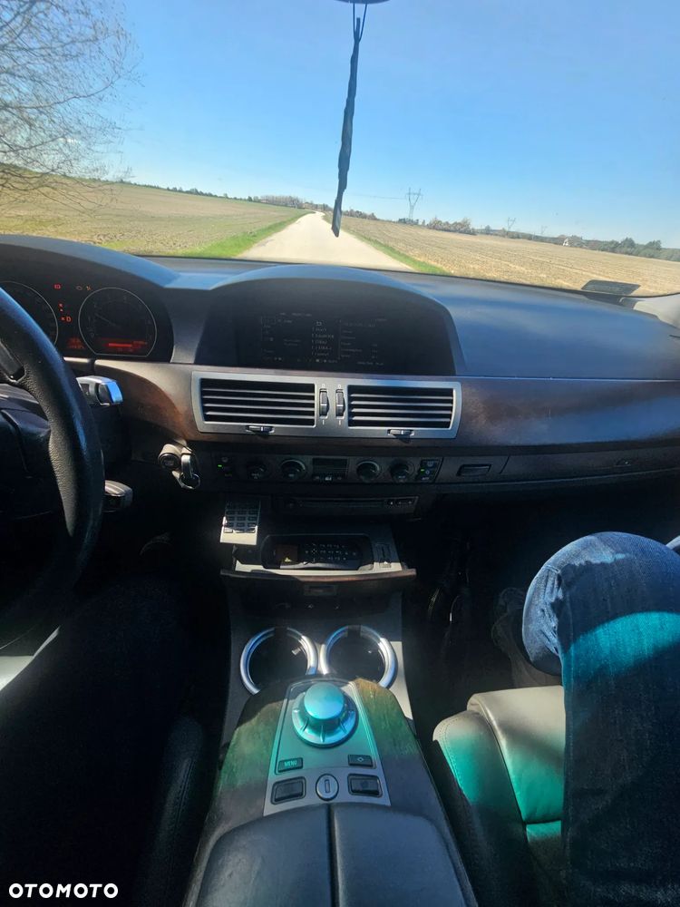 BMW Seria 7 745i - 16