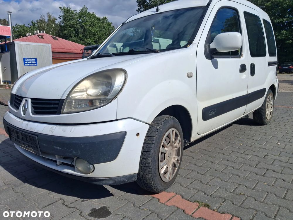 Renault Kangoo 1 I FL Lift silnik kompletny 1.5 Dci K9K718 K9K 718 skrzynia biegów drzwi maska klapa zderzak błotnik lakier D389 Biały szyba lusterko turbina czujnik ciśnienia paliwa pompa wtrysk przewód wąż rura intercooler alternator rozrusznik przepływomierz sterownik moduł łapa stacyjka mechanizm klamka zamek pompa wspomagania przewód chłodnica kolektor maglownica belka sanki zwrotnica zacisk hamulcowy osłona atrapa lampa reflektor fotel sprężarka klimatyzacji panel nawiewu dmuchawa wentylator fotel boczek kanapa relingi UCH lewarek półka bagażnika tłumik wydech NA CZĘŚCI - 3