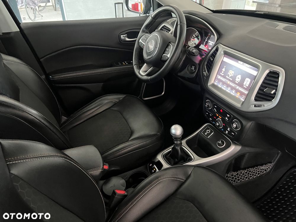 Jeep Compass - 24
