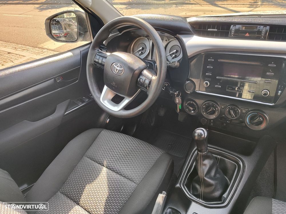 Toyota Hilux 2.4 D-4D 2WD CD CM - 10