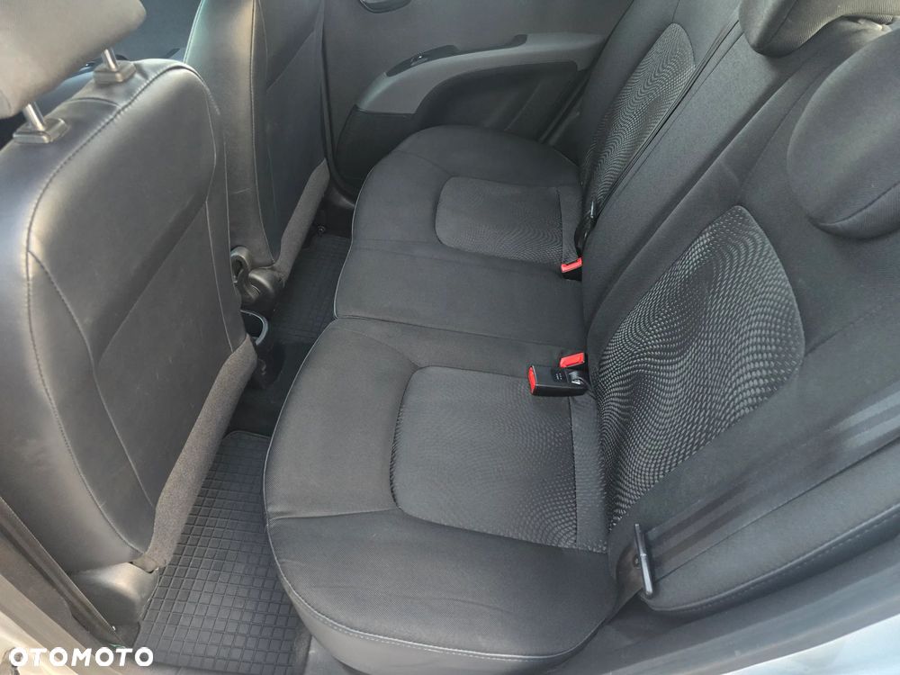 Hyundai i10 1.1 Edition 20 - 21