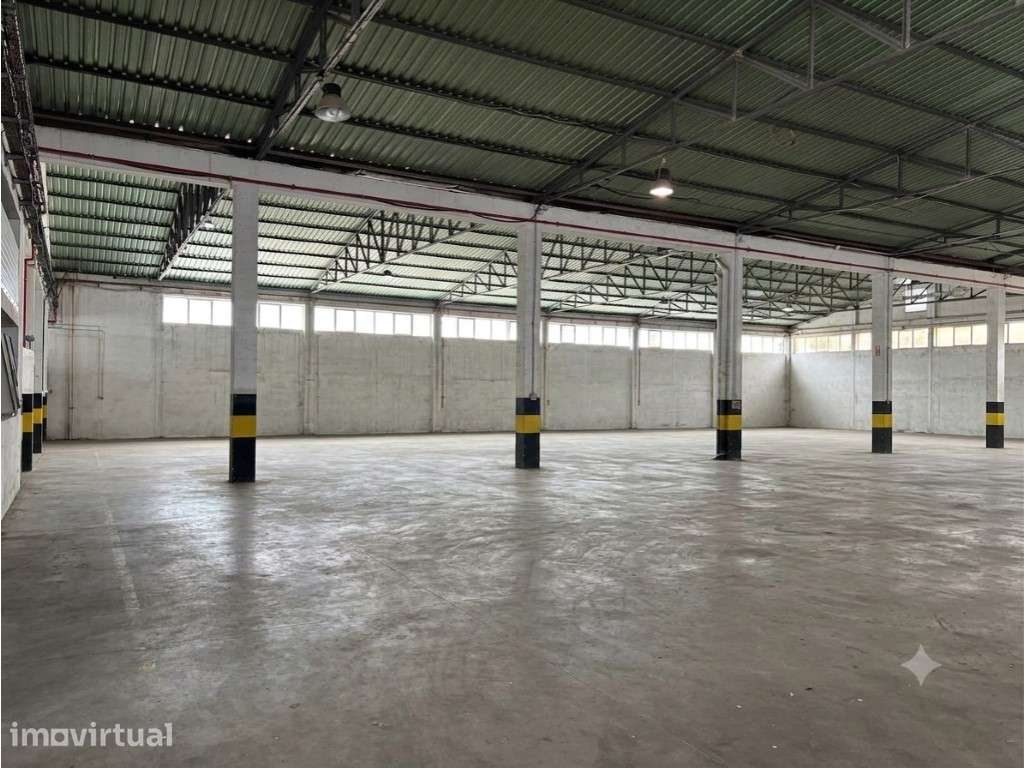 Armazém Industrial na Trofa | 3.214 m² | Acesso TIR e Escritórios - Grande imagem: 2/5